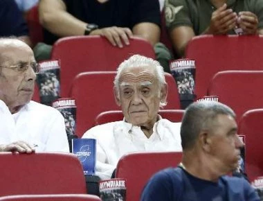 Ο Ακης στο παιχνίδι του Ολυμπιακού: Με την Β.Σταμάτη μαζί στο Καραΐσκάκη!